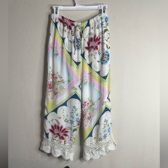 Surya floral and crocheted pull on crop pants size small - Picture 1 of 4